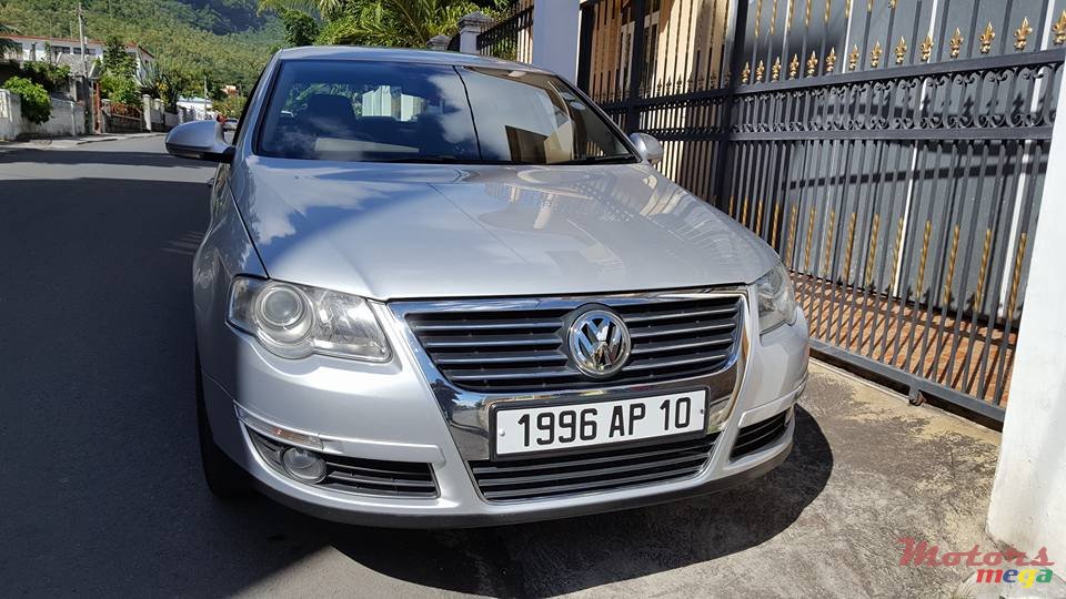 2010' Volkswagen Passat photo #2