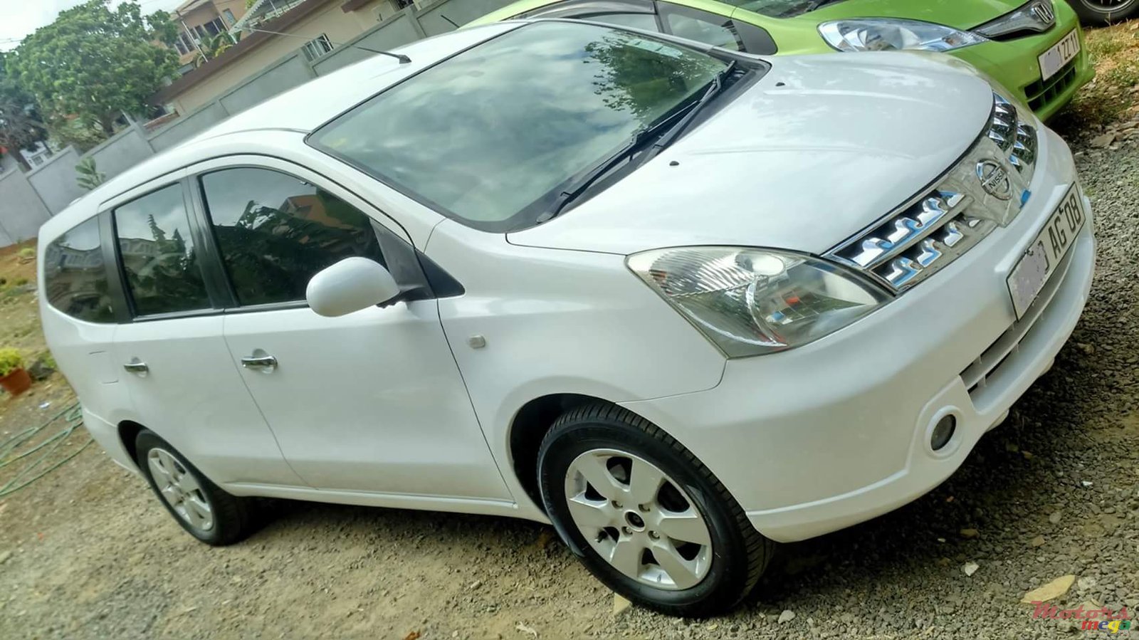 2008' Nissan Grand Livina photo #1