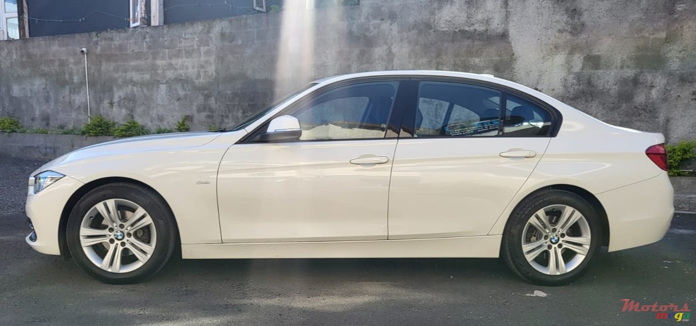 2015' BMW 3 Series photo #2