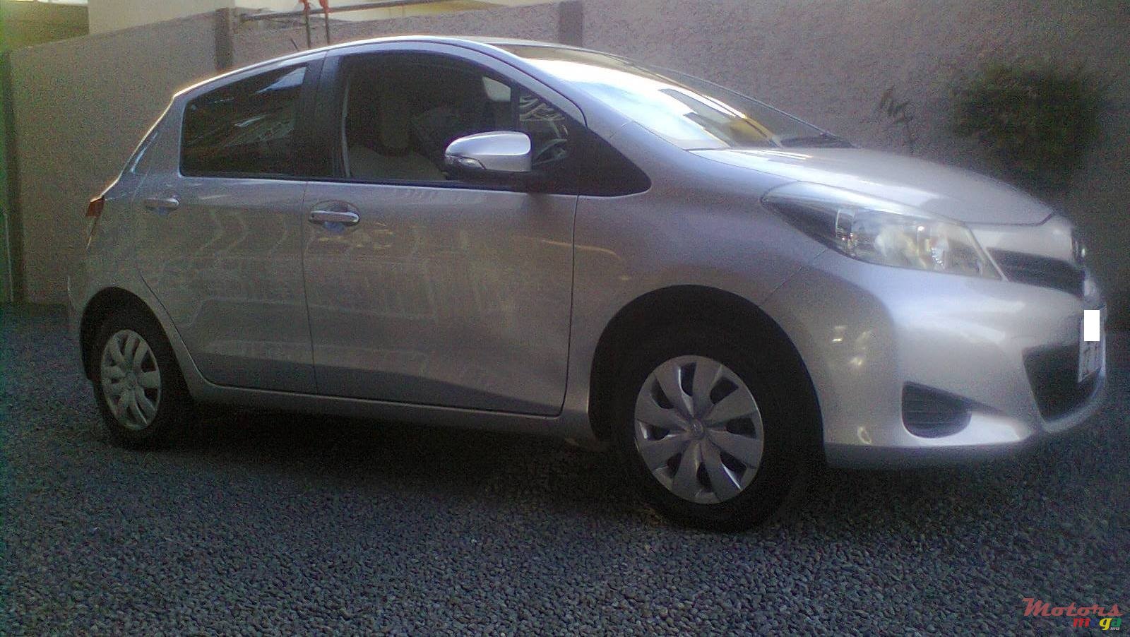 2011' Toyota Vitz photo #4