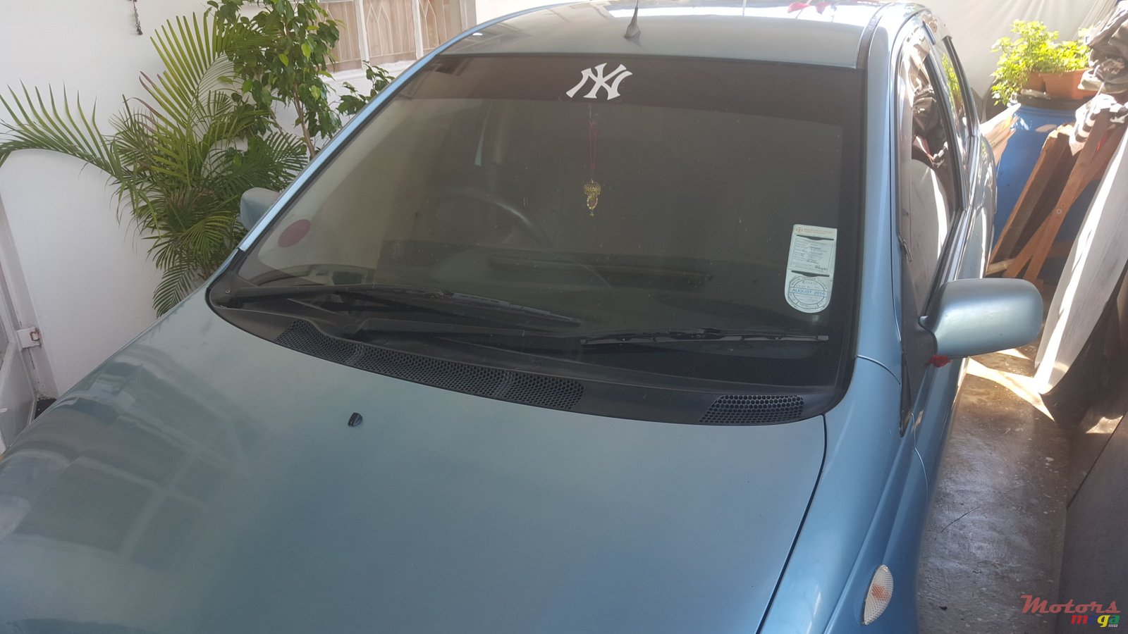 2002' Toyota Vitz photo #2