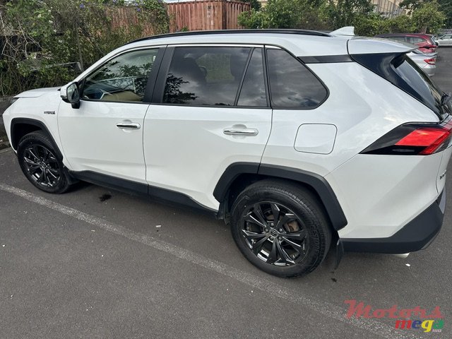 2024' Toyota RAV4 photo #6