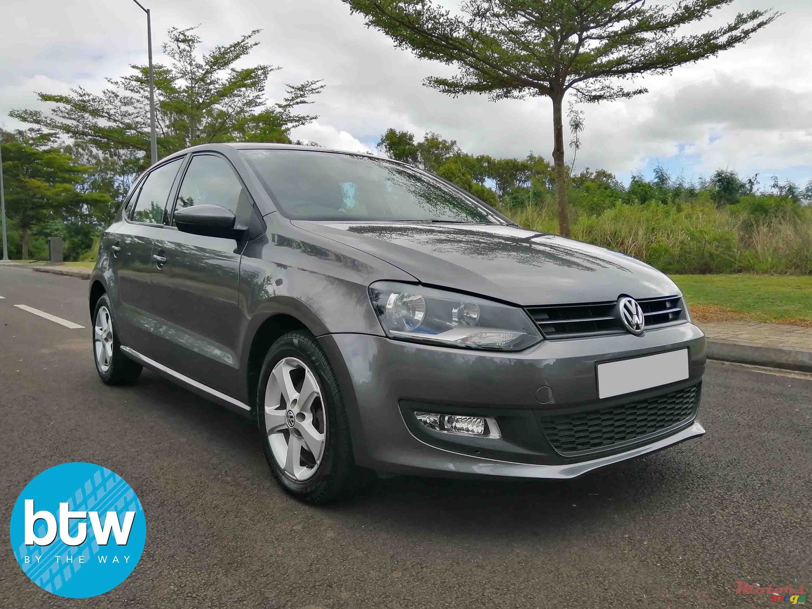 2011' Volkswagen Polo photo #1