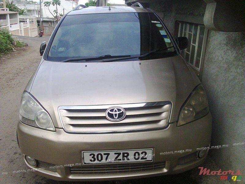 2002' Toyota photo #1