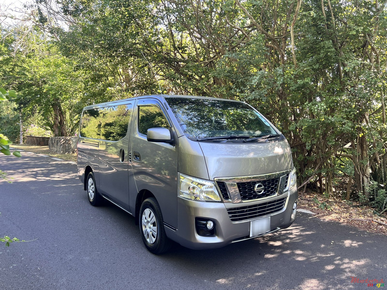 2016' Nissan photo #2