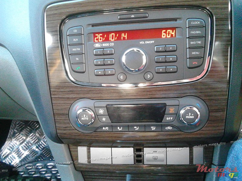 2011' Ford Focus photo #2