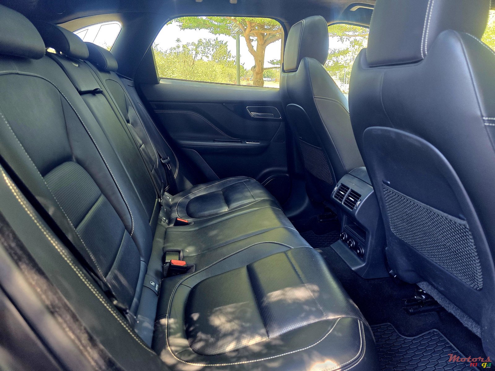 2019' Jaguar F-Pace R-Sport photo #7