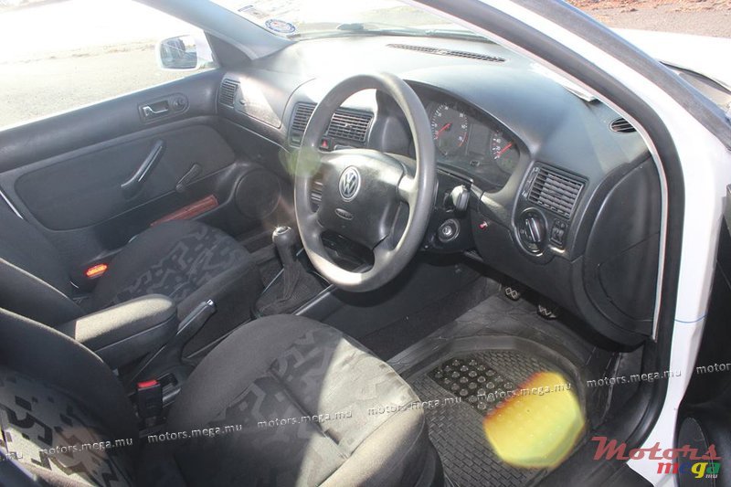 1999' Volkswagen Golf photo #3