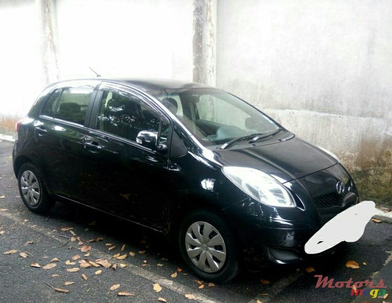 2010' Toyota Vitz photo #2