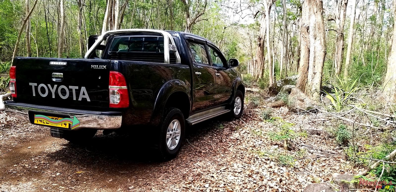 2015' Toyota Hilux any photo #2