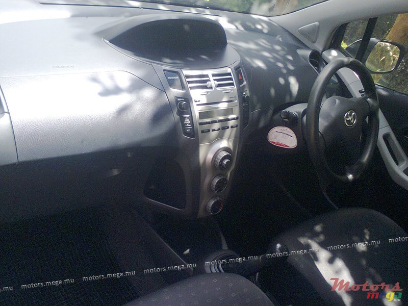 2008' Toyota Yaris Yaris photo #4