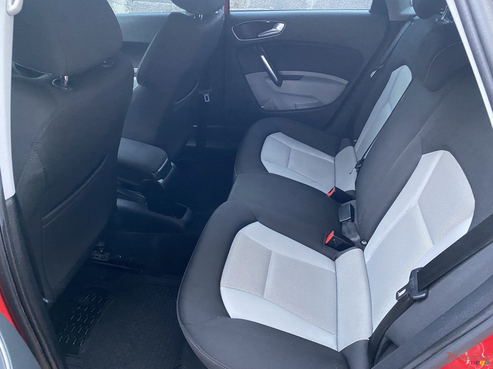 2015' Audi A1 Sportpack TFSI photo #7