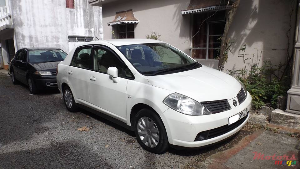 2007' Nissan Tiida photo #2