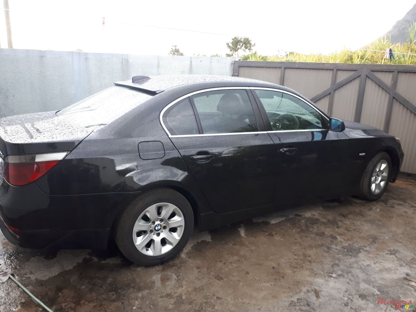 2004' BMW 525 525d photo #1