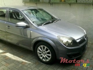 2006' Opel Astra H photo #1