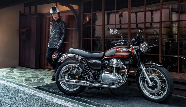 Kawasaki W800 (2022) : petit coup de jeune