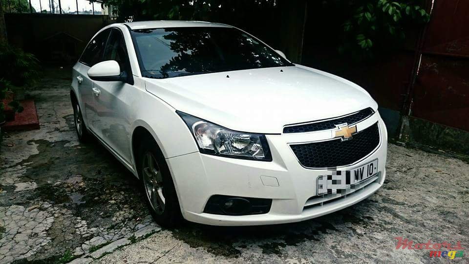 2010' Chevrolet Cruze photo #4