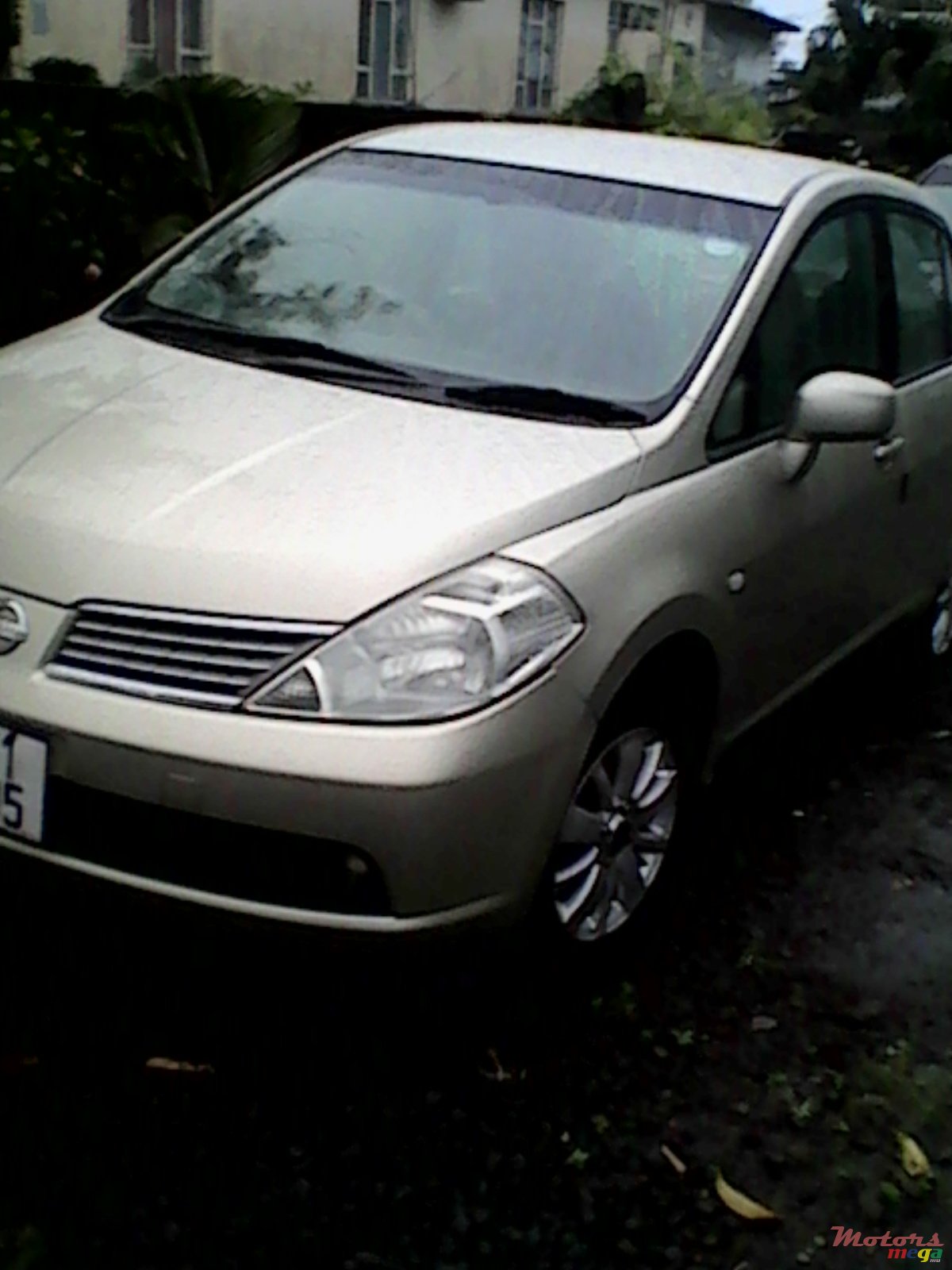 2005' Nissan Tiida photo #1