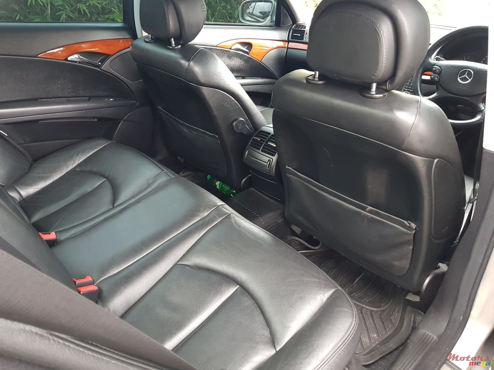 2010' Mercedes-Benz E 200 photo #5