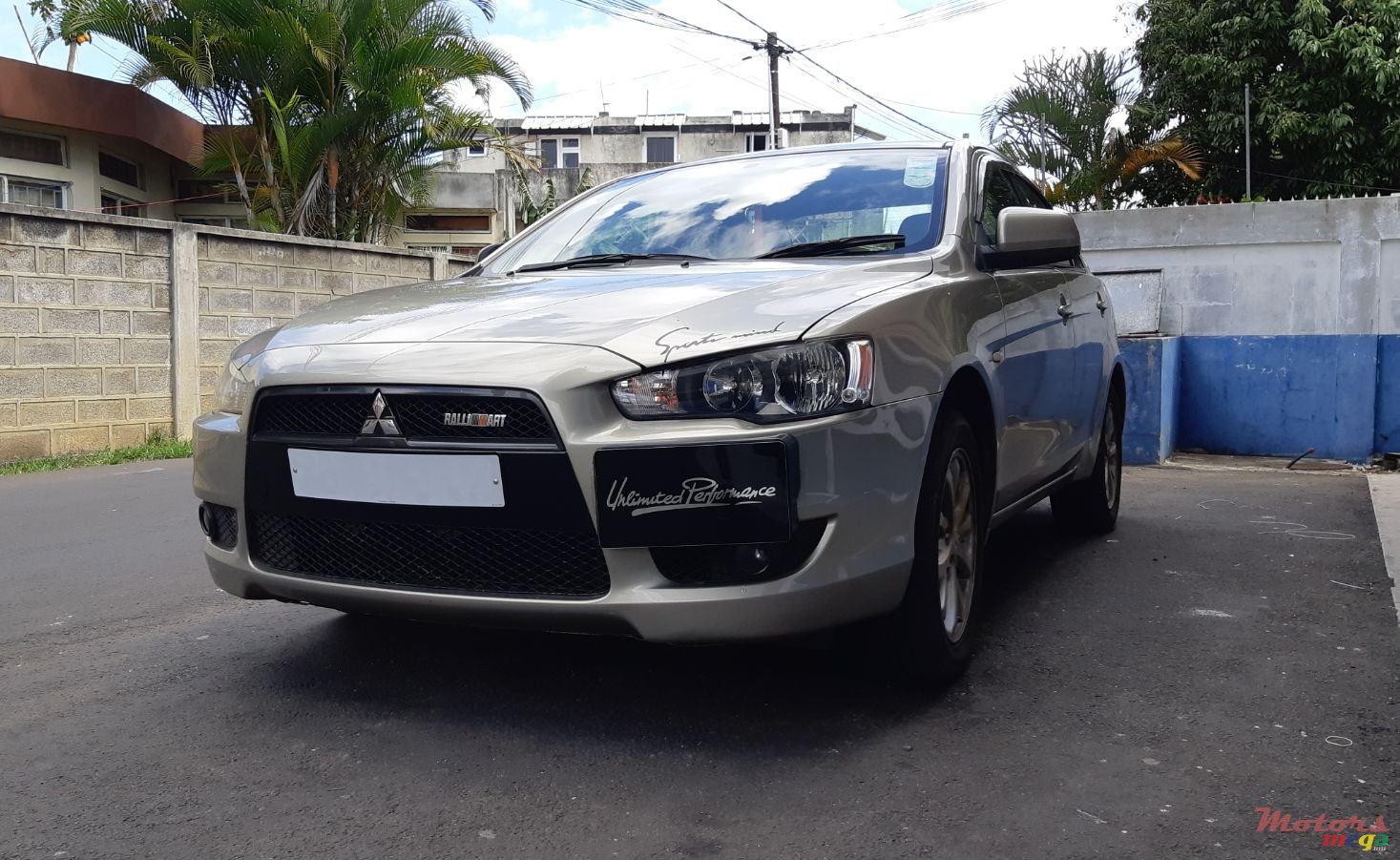 2010' Mitsubishi Lancer EX photo #3