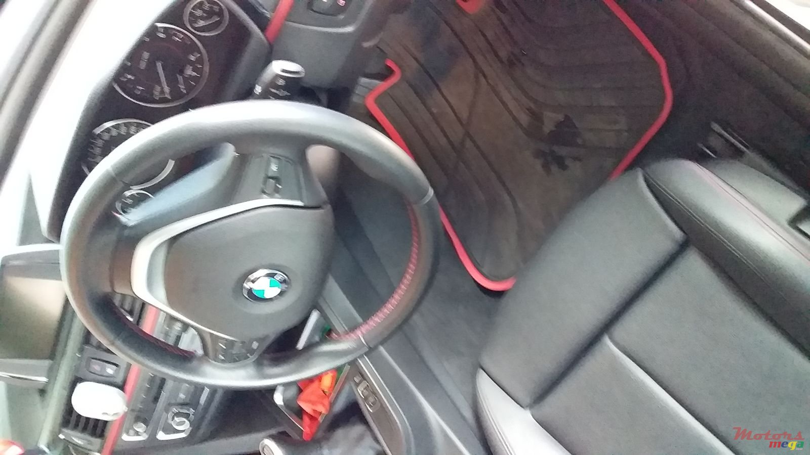 2013' BMW 3 Series 320i photo #6