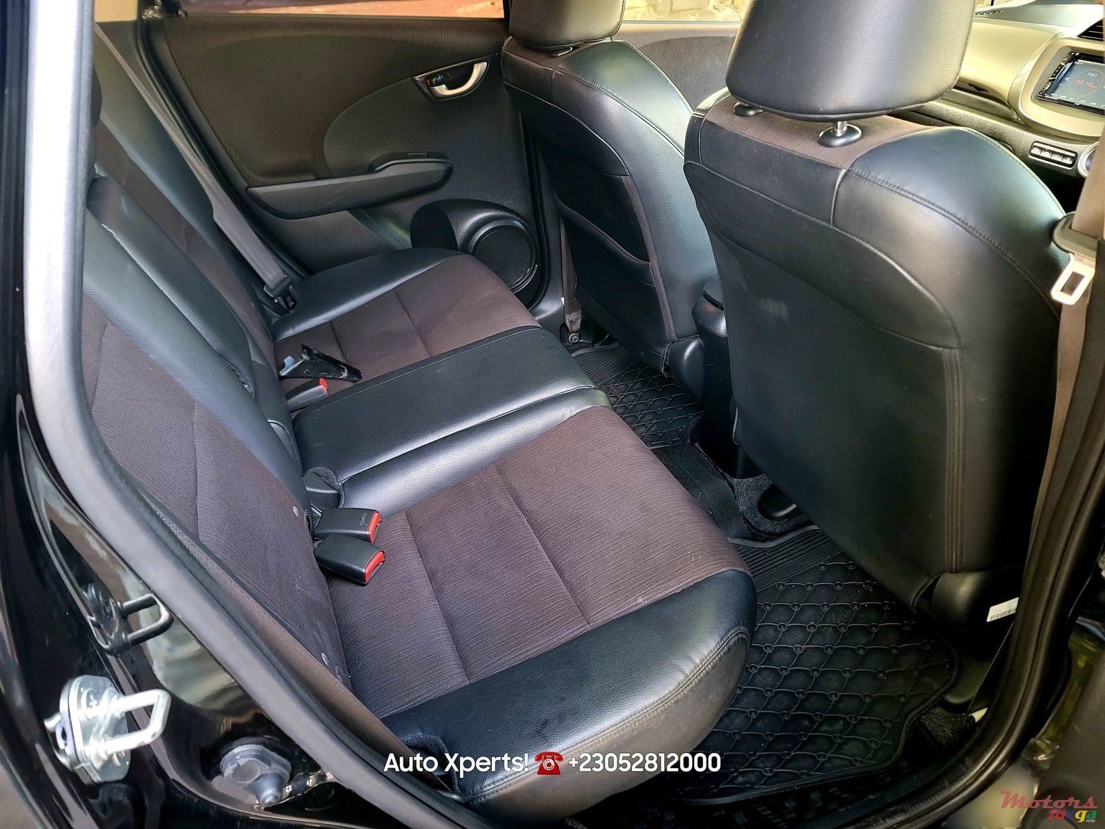 2013' Honda Fit Hybrid photo #7