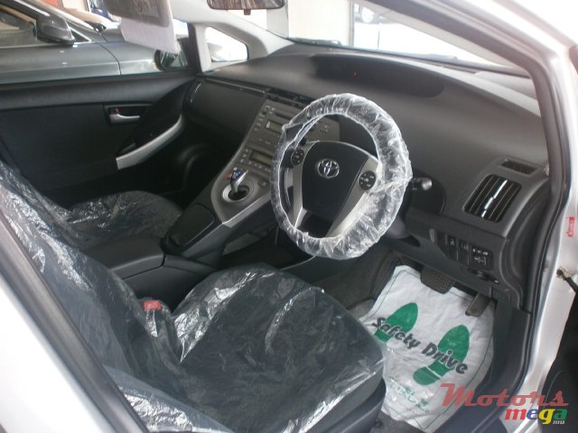 2013' Toyota Prius Plug-in Hybrid photo #4