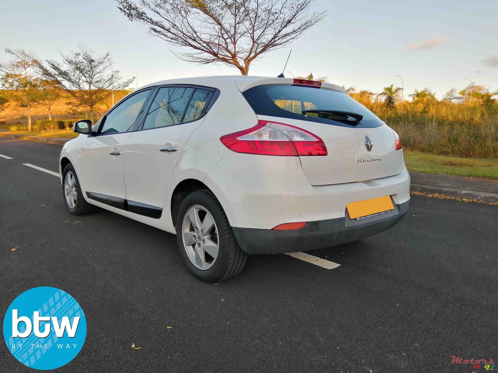 2012' Renault Megane photo #3