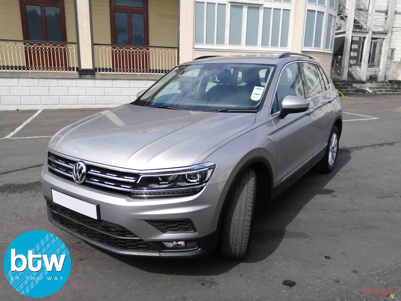 2018' Volkswagen Tiguan photo #2