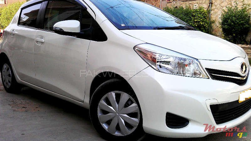 2012' Toyota Vitz photo #3