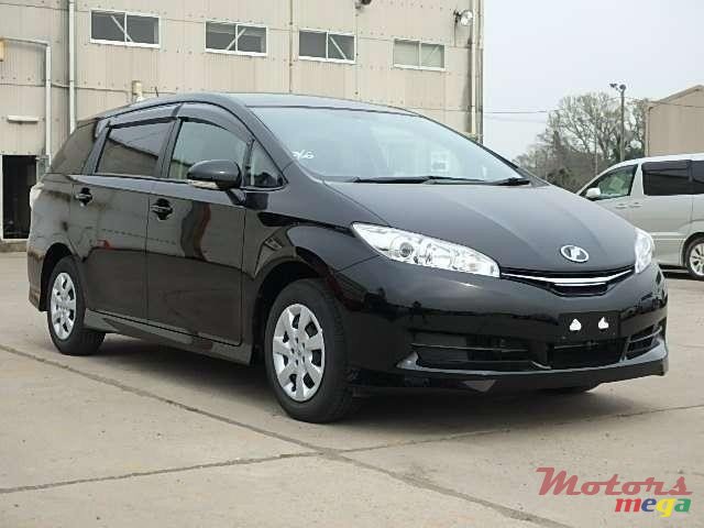 2013' Toyota Wish photo #1