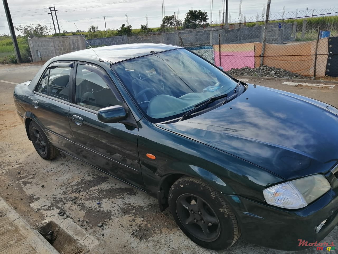 2001' Mazda 323 photo #4