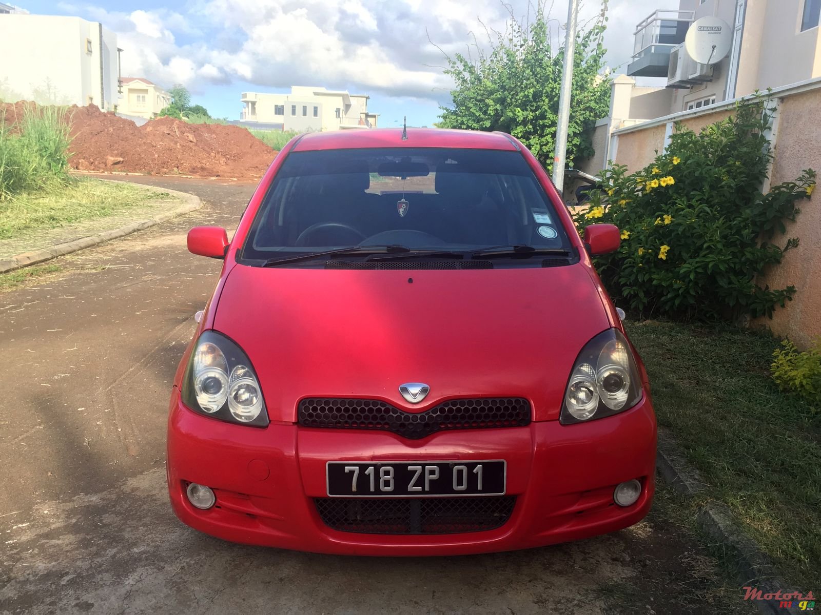 2001' Toyota Vitz photo #3