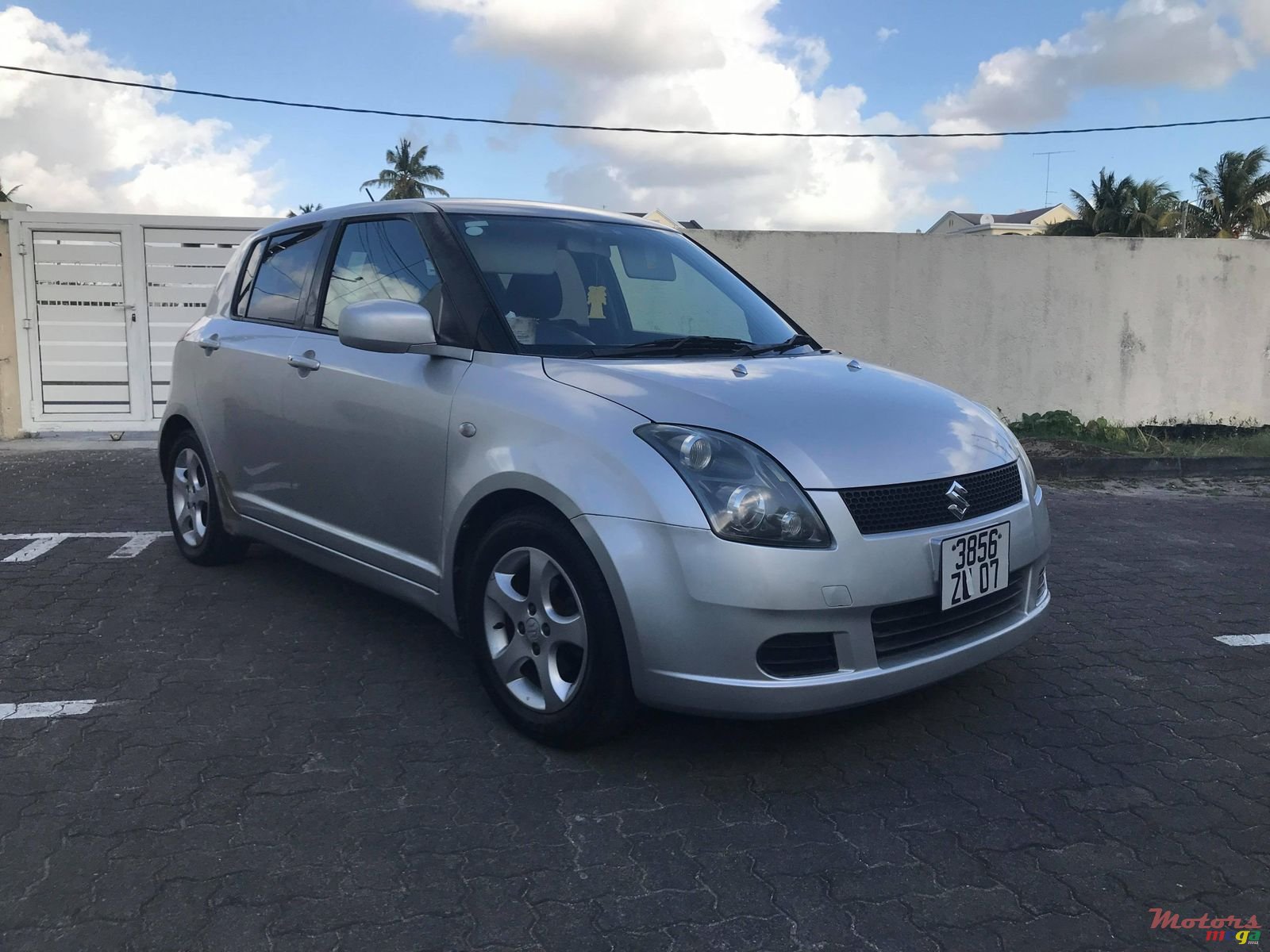 2007' Suzuki Swift photo #4