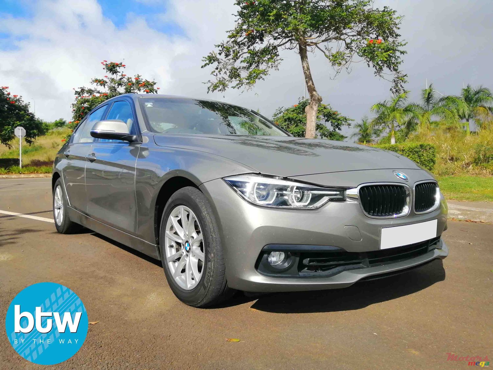 2016' BMW 318 photo #1