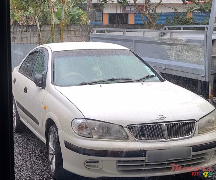 2000' Nissan Sunny photo #1