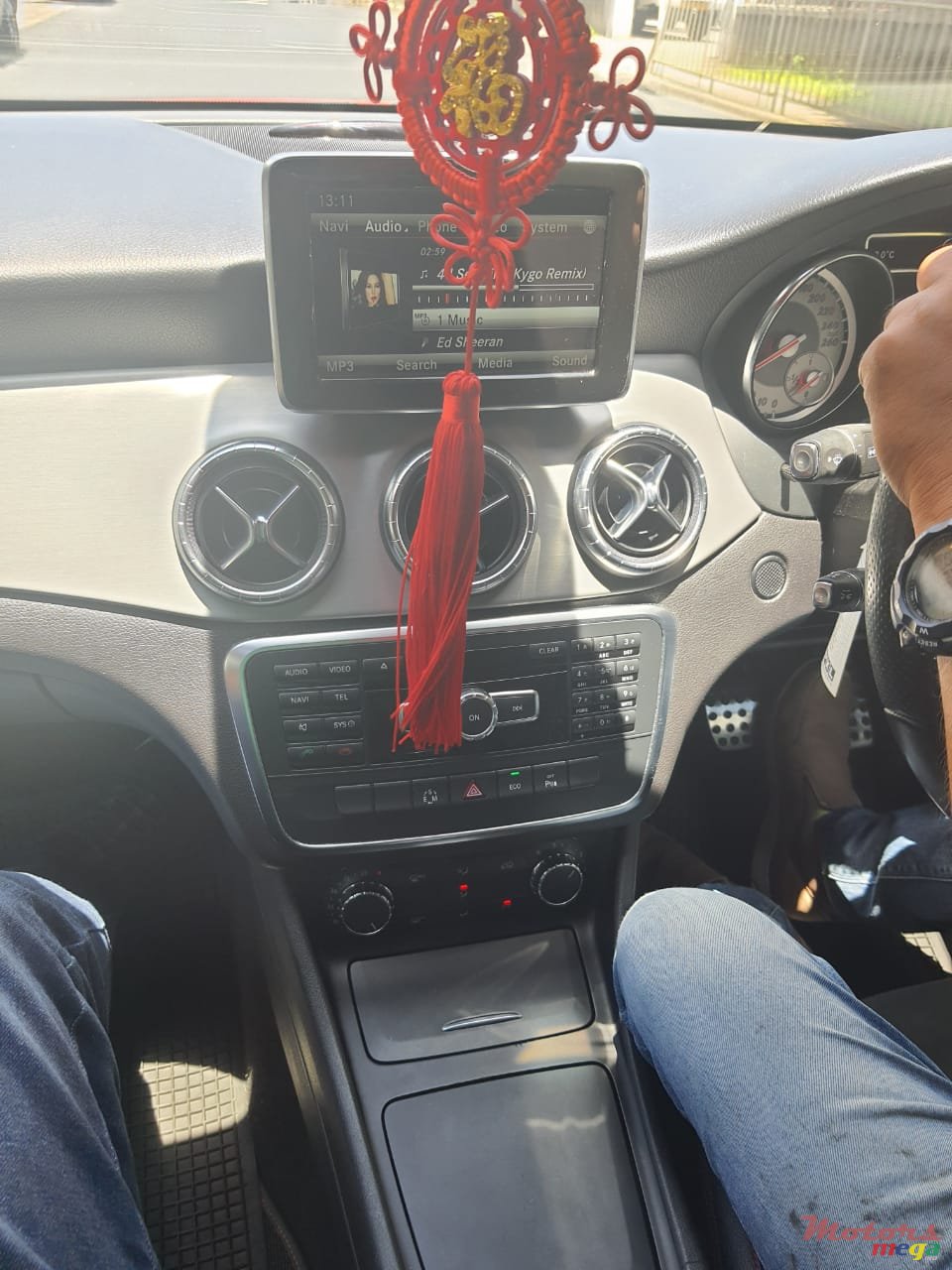 2014' Mercedes-Benz CLA 180 photo #4