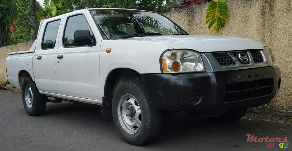 2008' Nissan Navara photo #1
