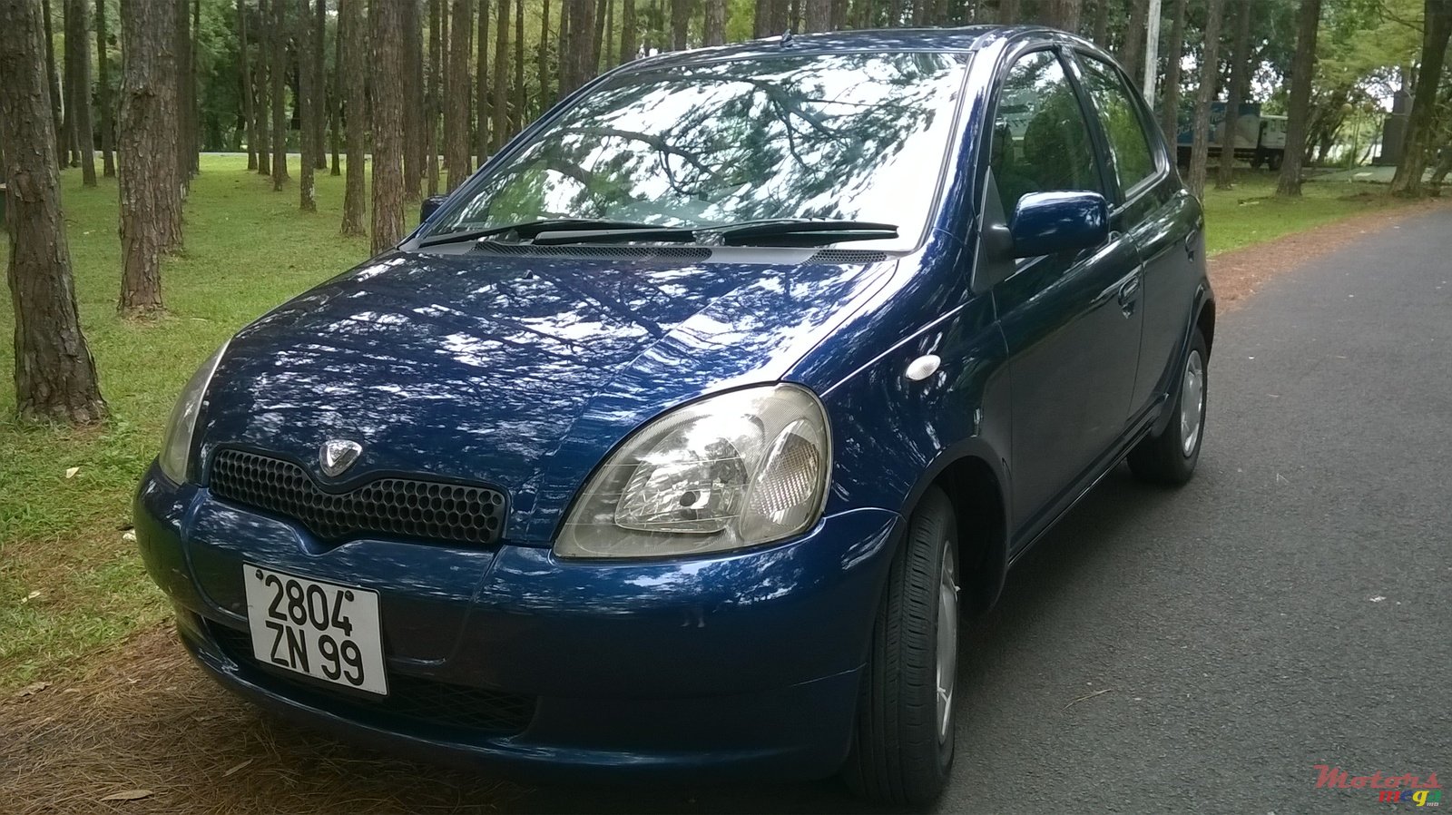 1999' Toyota Vitz photo #1