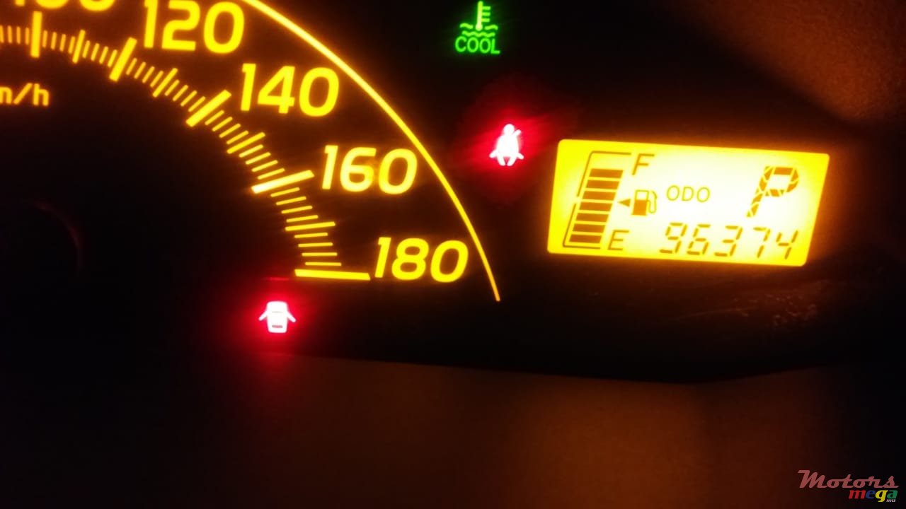 2009' Toyota Vitz photo #5