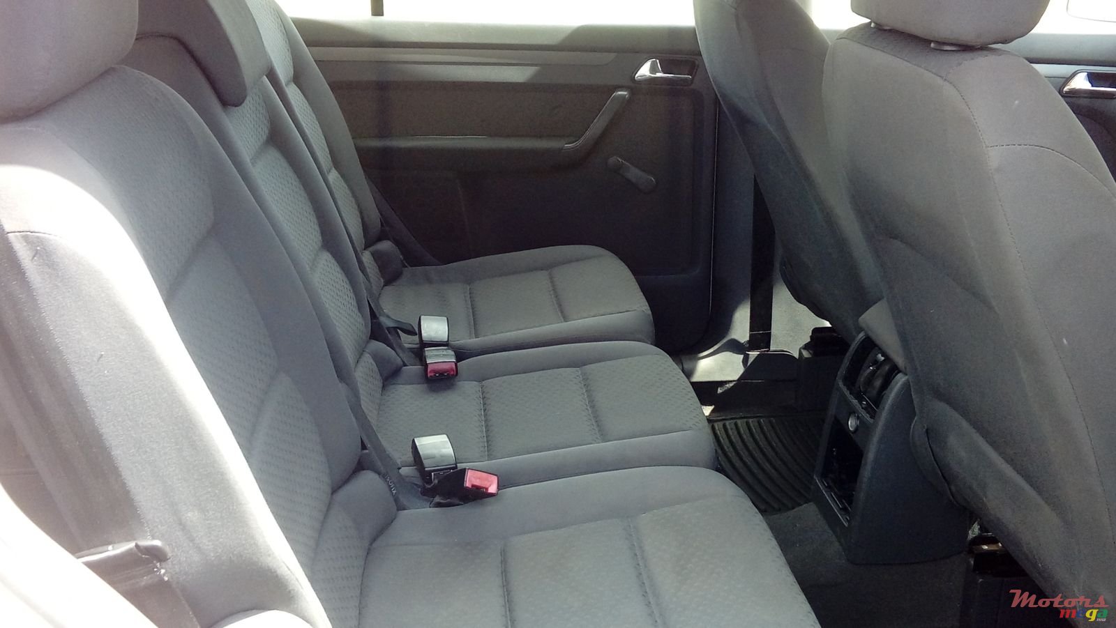 2008' Volkswagen Touran 1598cc photo #3