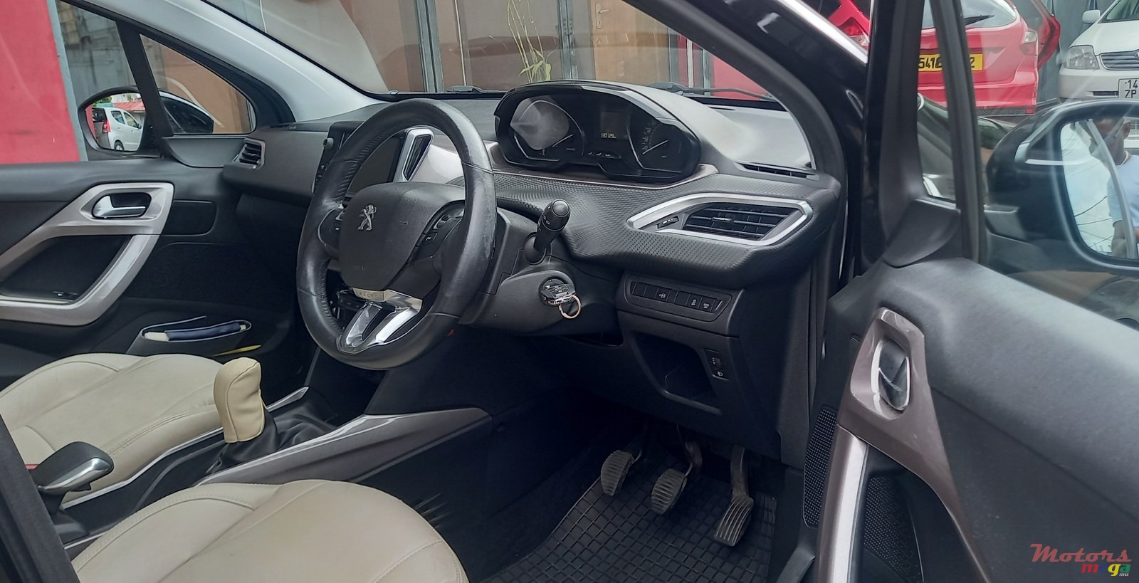 2014' Peugeot 2008 photo #6