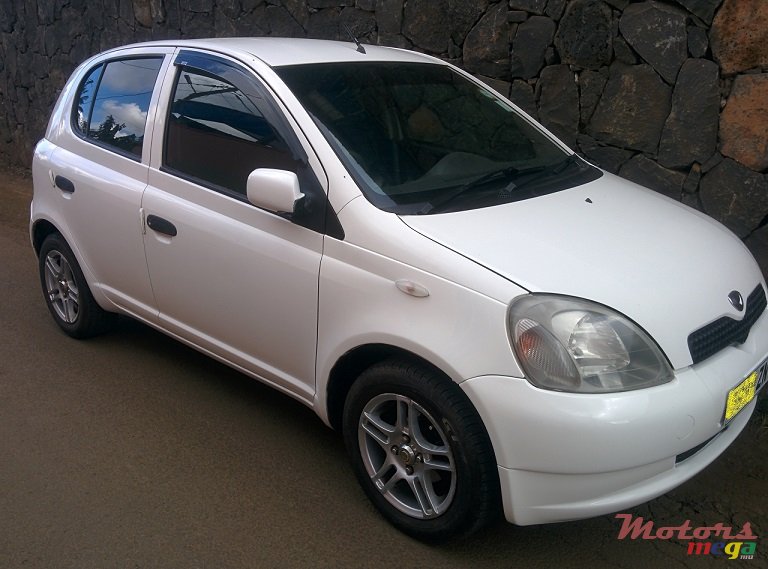 1999' Toyota Vitz photo #3