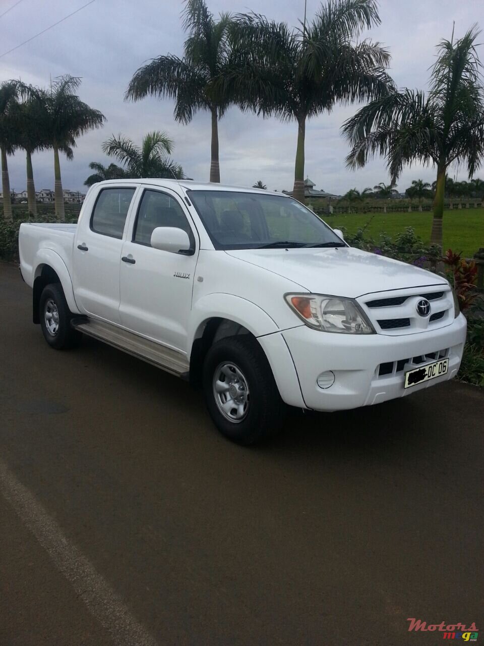 2006' Toyota Hilux 1 owner photo #1