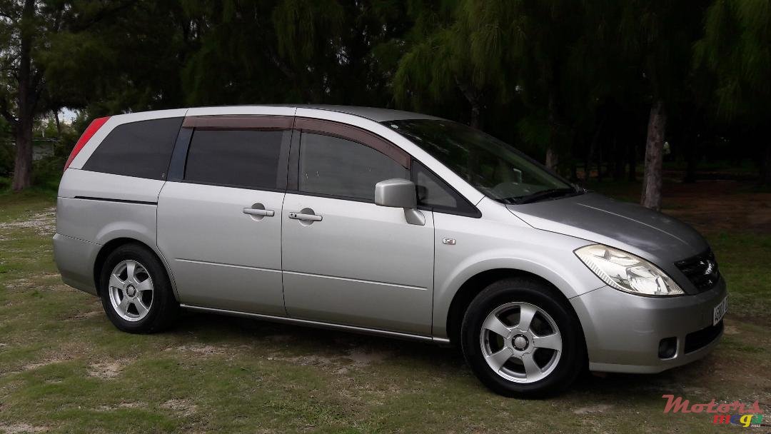 2003' Nissan Presage photo #1