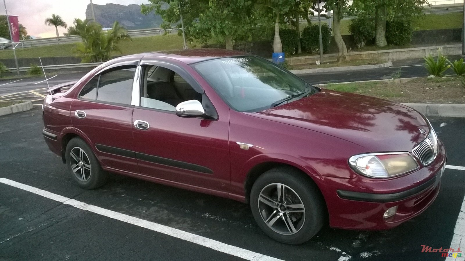 2000' Nissan Sunny photo #1