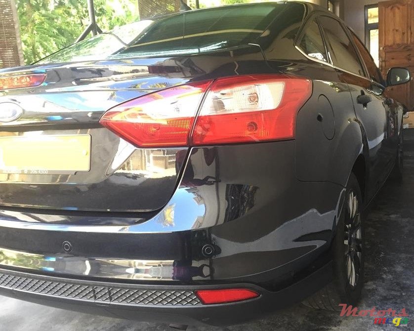 2012' Ford Focus Sedan photo #5