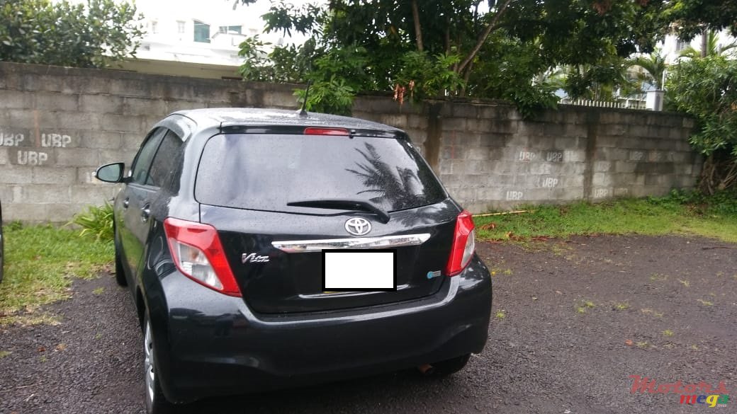 2011' Toyota Vitz photo #2