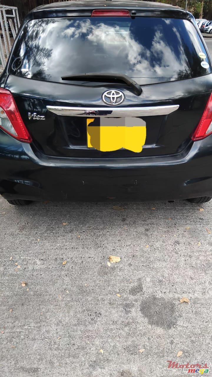 2013' Toyota Vitz photo #2