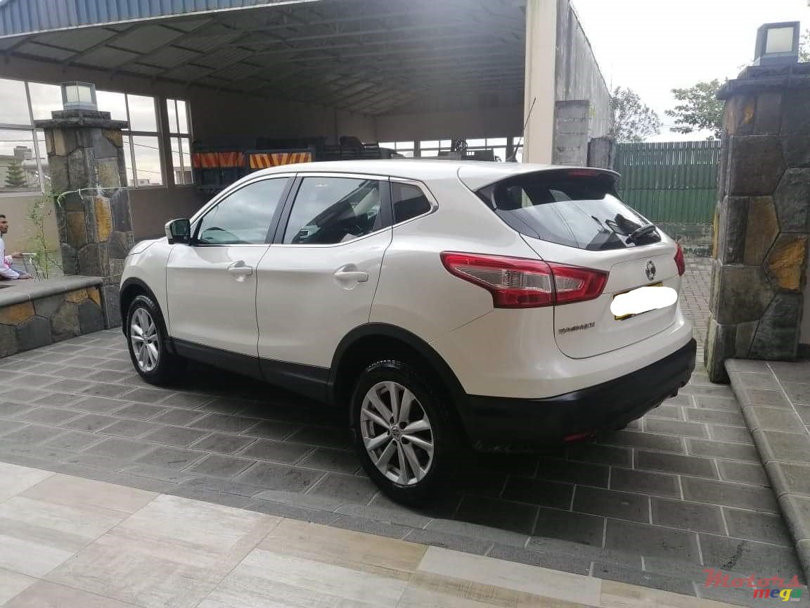 2015' Nissan Qashqai photo #2